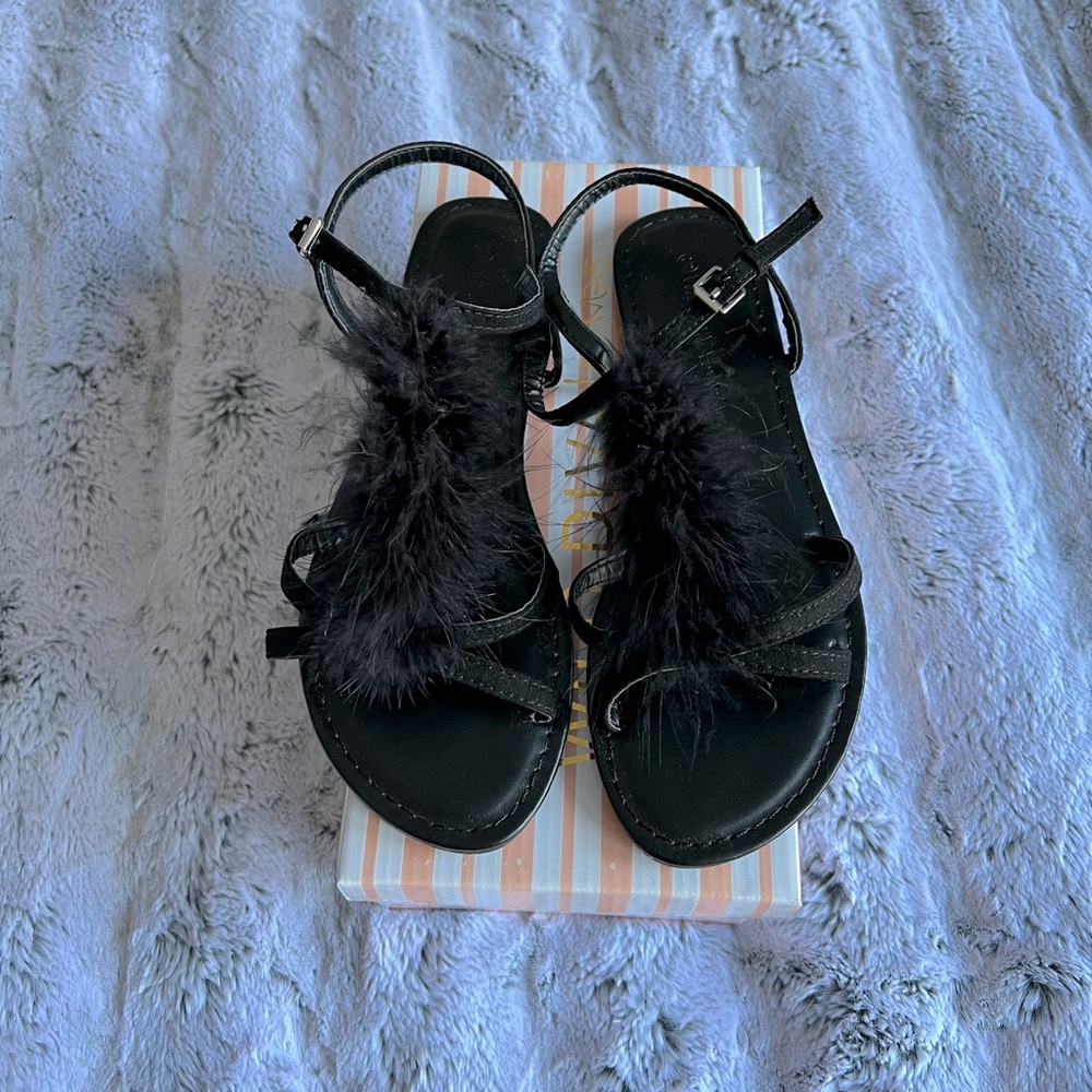 Wild Diva Sandals Flats with Marabou Feathers/Fur Size 6.5 Black
